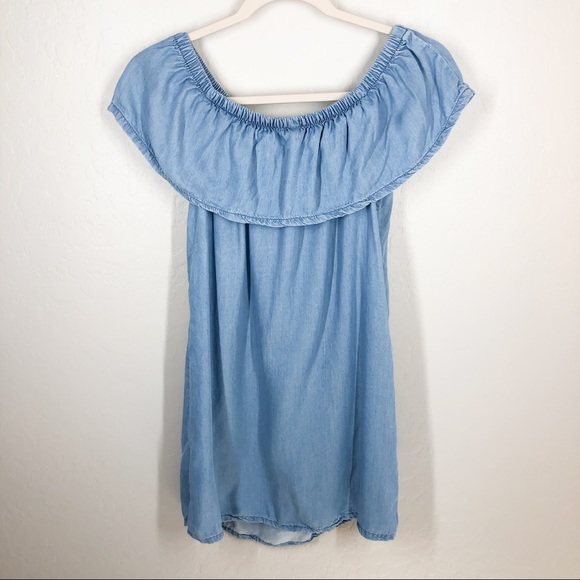 ❌SOLD❌ H&M Embroidered Off The Shoulder Chambray Dress 2 - Picture 6 of 7